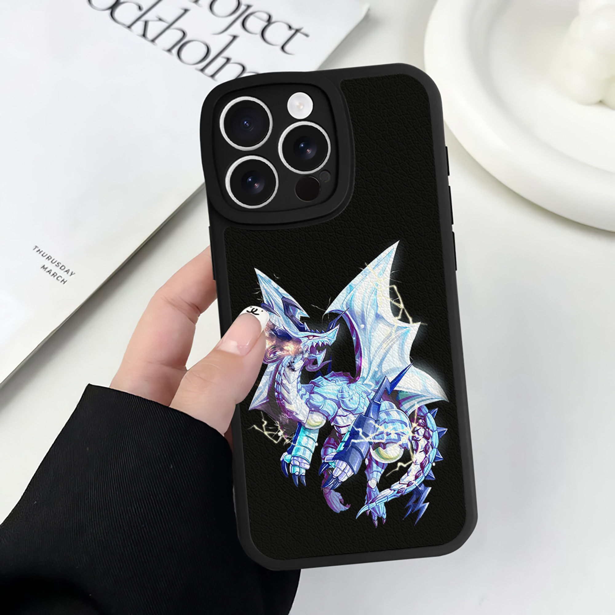 遊☆戯☆王 Yu-Gi-Oh! 【iPhone 16シリーズ対応】シリコンスマホケース（レザー調） 材質：シリコン